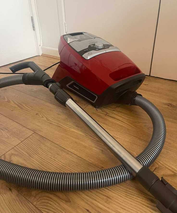 Miele Blizzard CX1 Cat & Dog in Dan's home on wooden floor