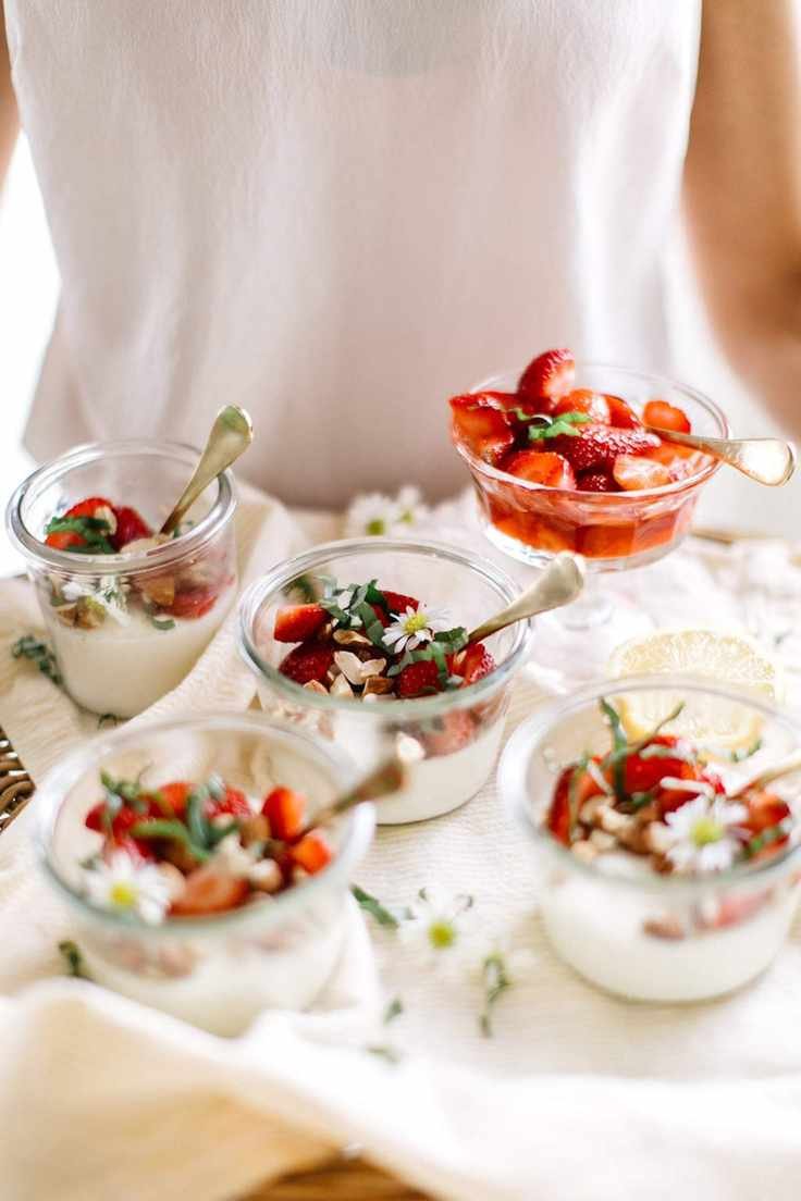 Delightful Vanilla Panna Cotta with Strawberries, Basil, and Almonds