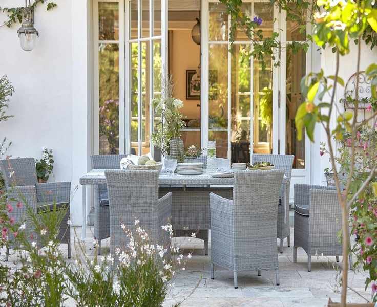 8 Chic Tips for Stylish Outdoor Entertaining from Designer Henriette von Stockhausen
