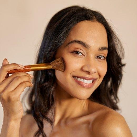 Expert Tips for Setting Your Makeup for a Long-Lasting Look