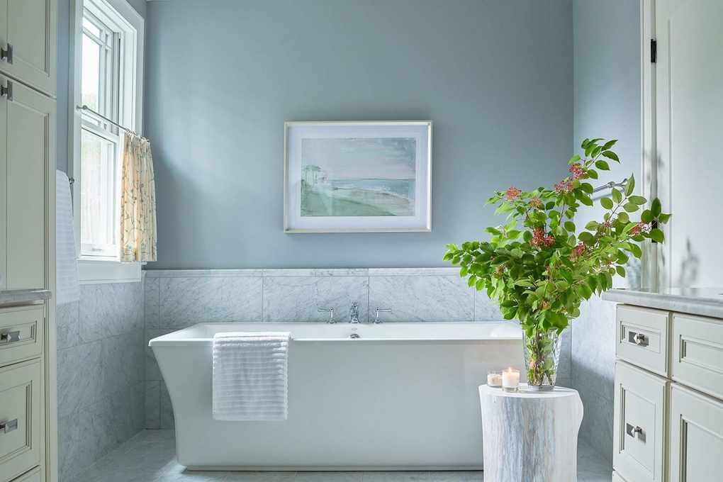 Clean Your Bathtub: 12 Tips for a Sparkling Finish