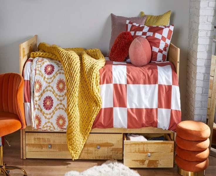 5 Signs You're Losing Control of Clutter: Tips from Experts to Regain Order