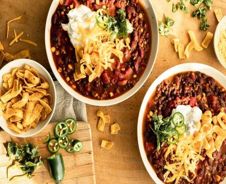 One-Pot Vegetarian Chili: A Cozy Recipe for Game Day Gatherings