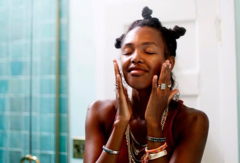 Face Oils and Gua Sha: Transform Your Summer Skincare Routine
