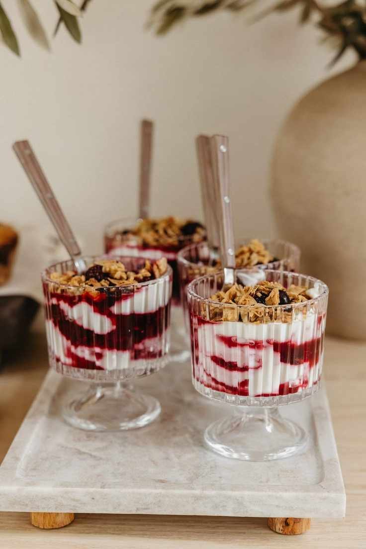 Berry and Yogurt Parfait: A Deliciously Nutritious Breakfast Idea