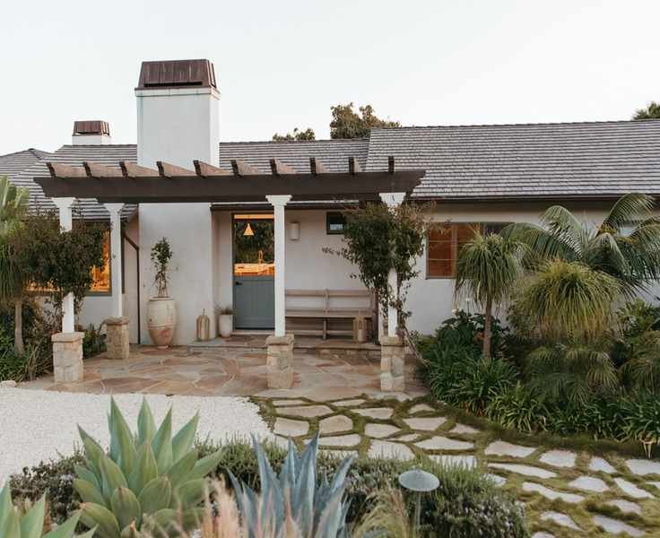 A Stunning California Farmhouse Blending Montecito Charm and Mallorca Vibes