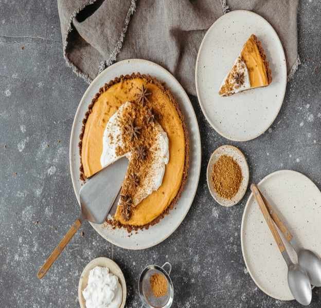 Irresistible Gingersnap Pumpkin Pie for Thanksgiving Celebrations