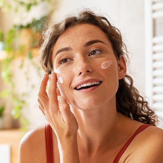 Embrace Minimalist Skin Care: Essential Dos and Don'ts for Your Routine