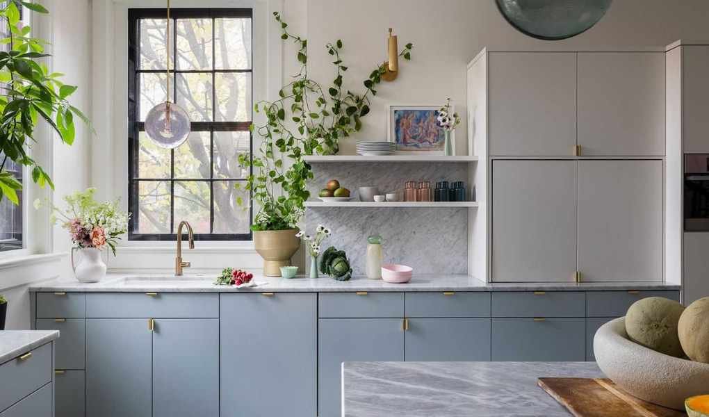 6 Color Combinations for Small Kitchens That Create an Illusion of Space