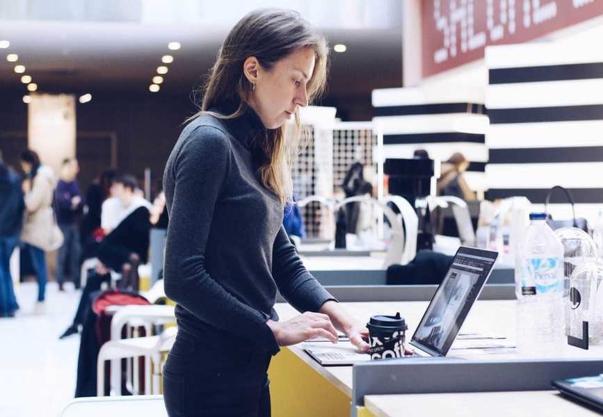 6 Unintentional Workplace Habits That May Be Limiting Your Career Growth