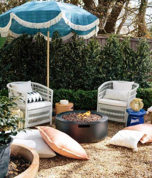 Small backyard landscaping ideas with gravel, small chairs and a fire pit