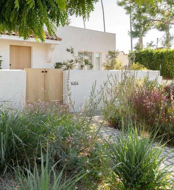 natural mosaic planting beds with perennials and ornamental grasses