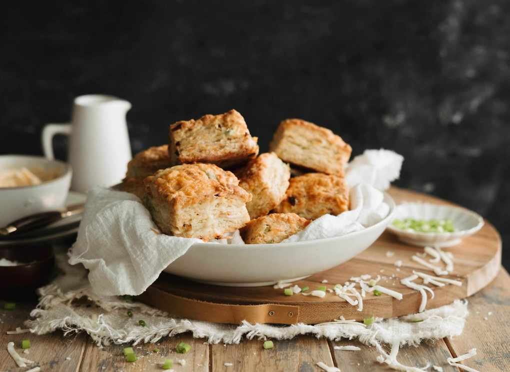 Sour Cream and Onion Biscuits: Easy Homemade Treats for Everyone