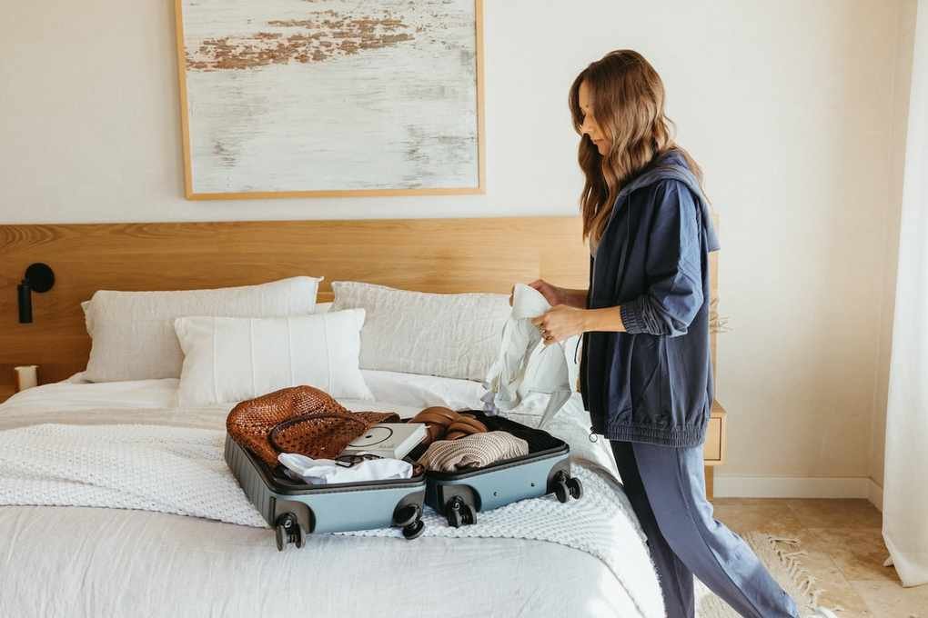 Chic Travel Outfits for the Holidays: 6 Stylish Looks to Try