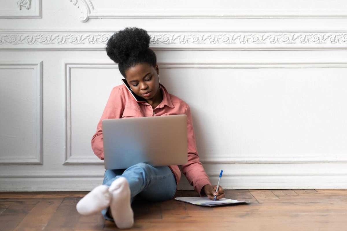 Is Balancing a Full-Time Job with a Side Hustle Right for You?