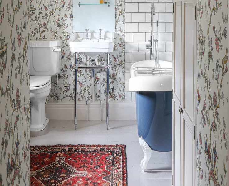 Brighten Your Bathroom with 10 Creative Rug Ideas