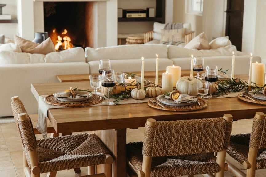 minimal thanksgiving table