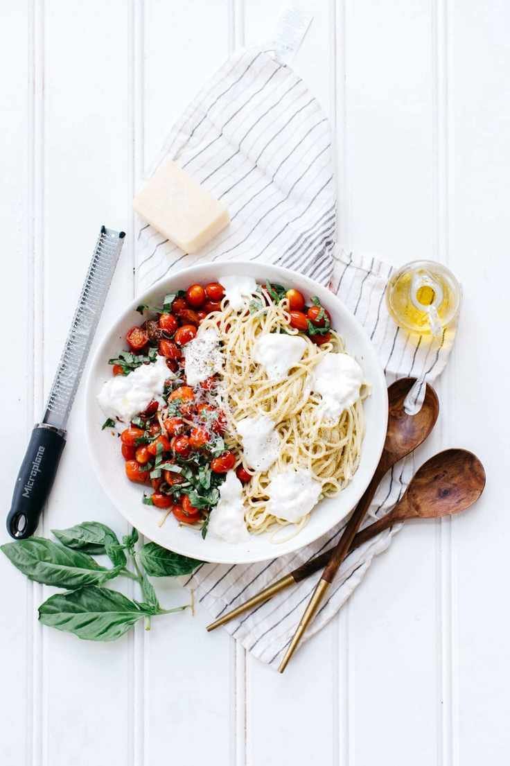 Summer Spaghetti with Fresh Tomatoes, Burrata, and Basil Delight