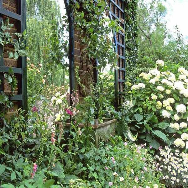 Garden trellis with mirrors included