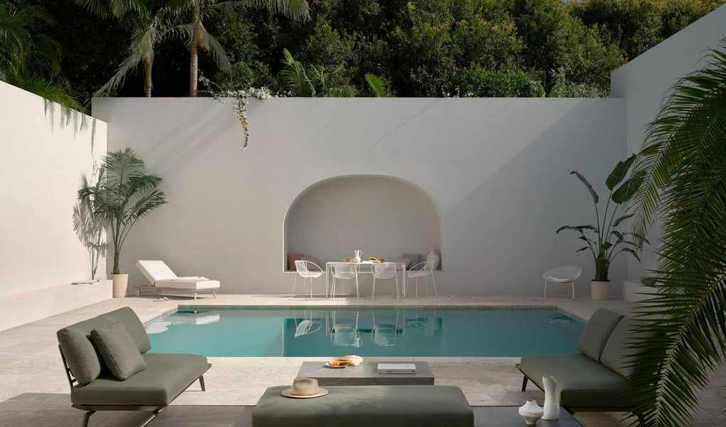 Vibrant Garden Wall Paint Ideas: 10 Inspiring Color Choices for Outdoors