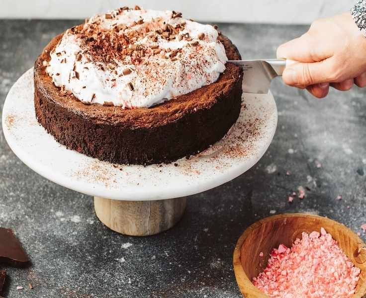 Indulge in This Irresistible Peppermint Hot Chocolate Cake