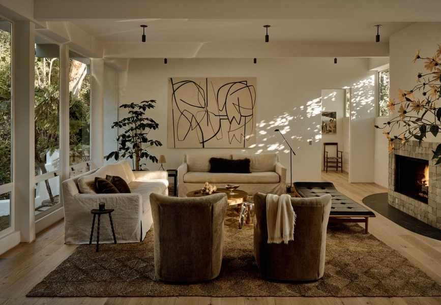 Exploring a Midcentury Home Harmonizing with Nature