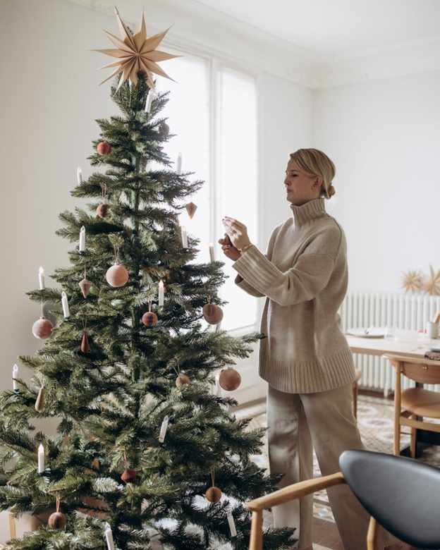 Chic Modern Christmas Tree Ideas to Elevate Your Holiday Decor