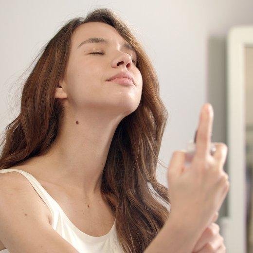 Setting Spray or Powder: Which Option Suits You Best?