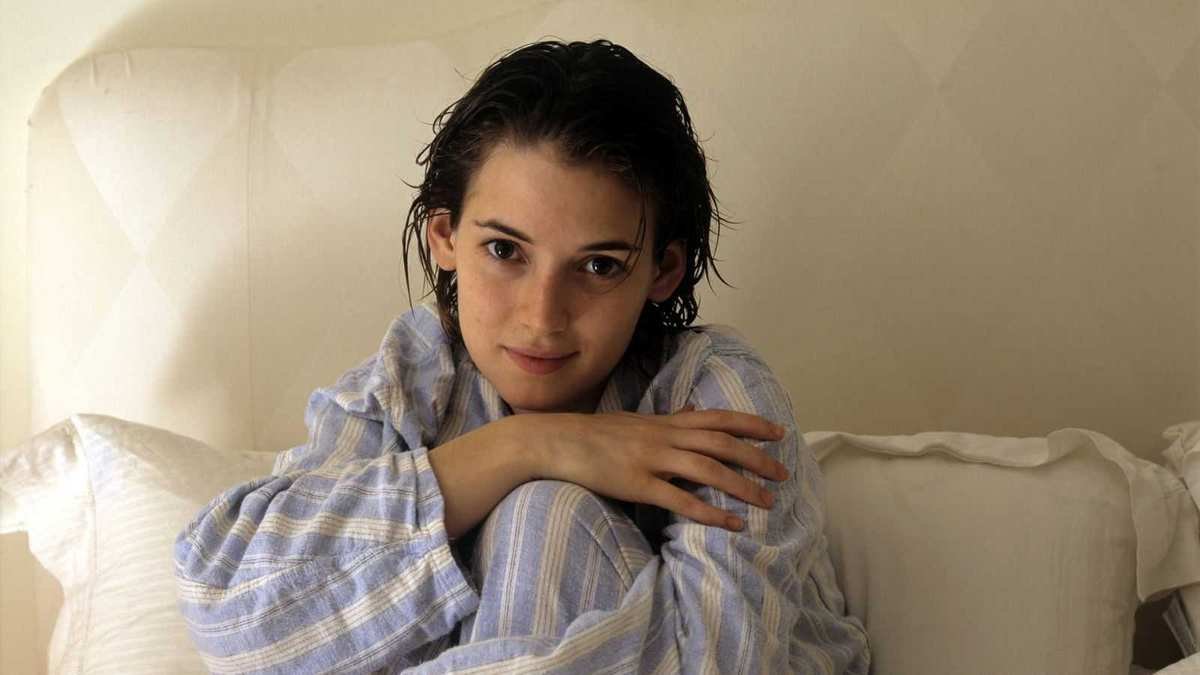 Winona Ryder's '90s Bedroom: Embracing Minimalist Chic