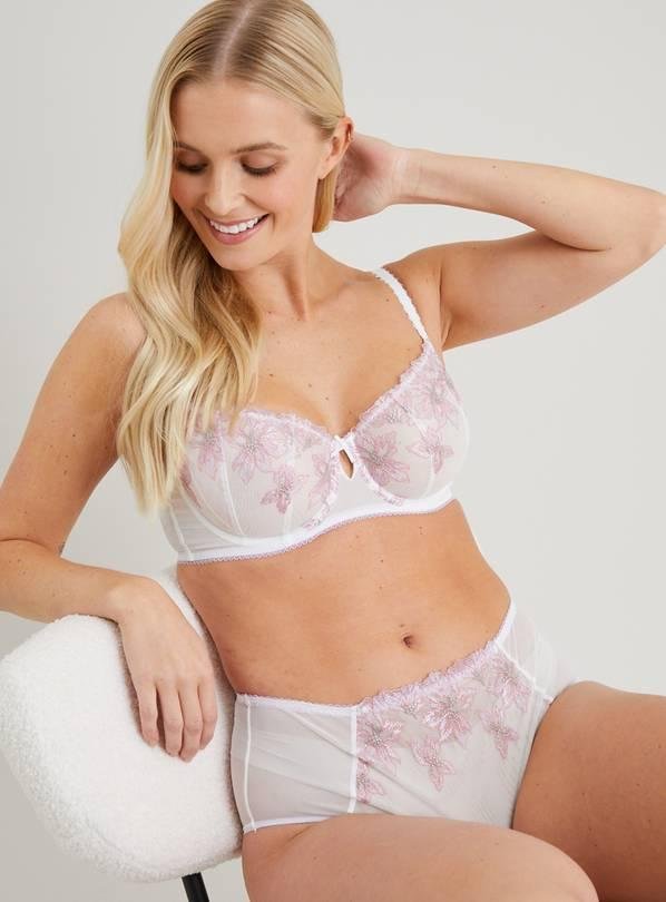 Comparing 34DD and 32DDD: Key Differences to Know
