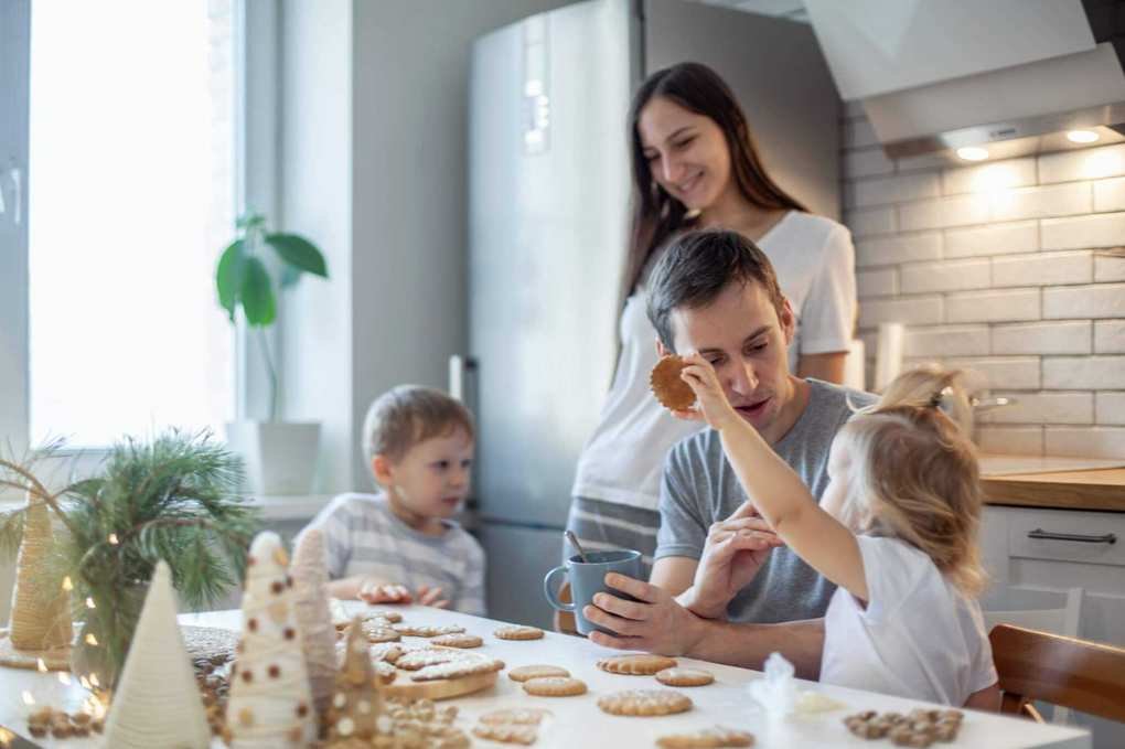 6 Thoughtful Holiday Gifts for Dad to Make His Christmas Special