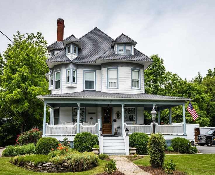 Victorian House Style: Characteristics and How to Achieve It