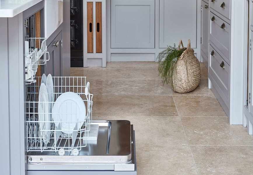 Clean Your Dishwasher with Vinegar: Step-by-Step Disinfection Tips