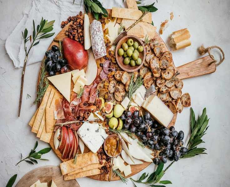 Crafting a Cozy Fall Charcuterie Board for Gatherings