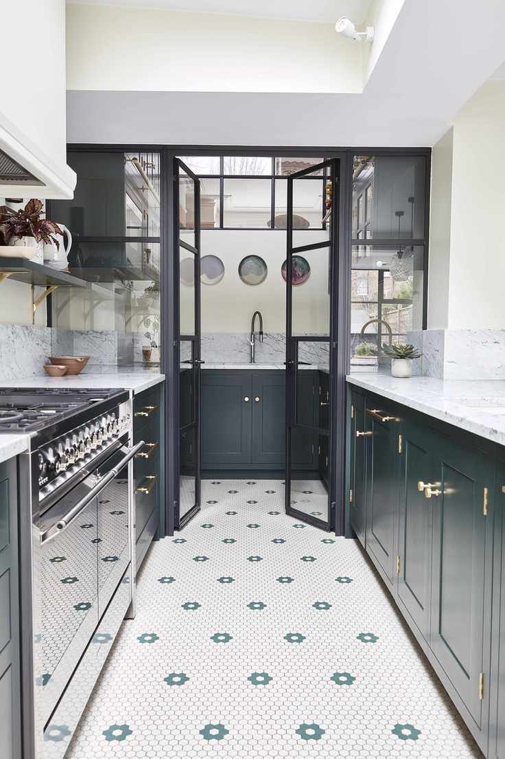 Back kitchen for extra storage in a modern kitchen