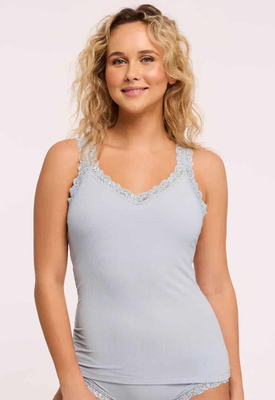 Camisoles with Built-In Bras for Larger Breasts: Comfort & Style