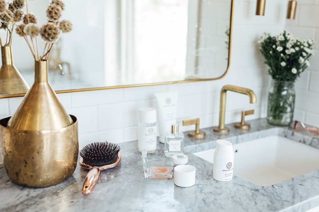 20 Stylish Mirrors to Transform Your Bathroom Today