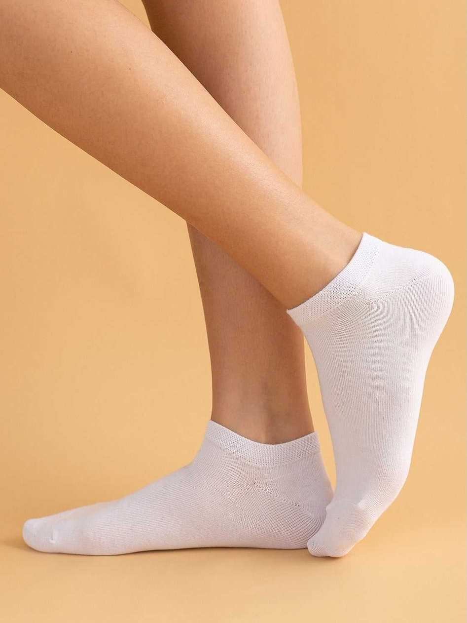 Essential Style: The Versatility of White Ankle Socks