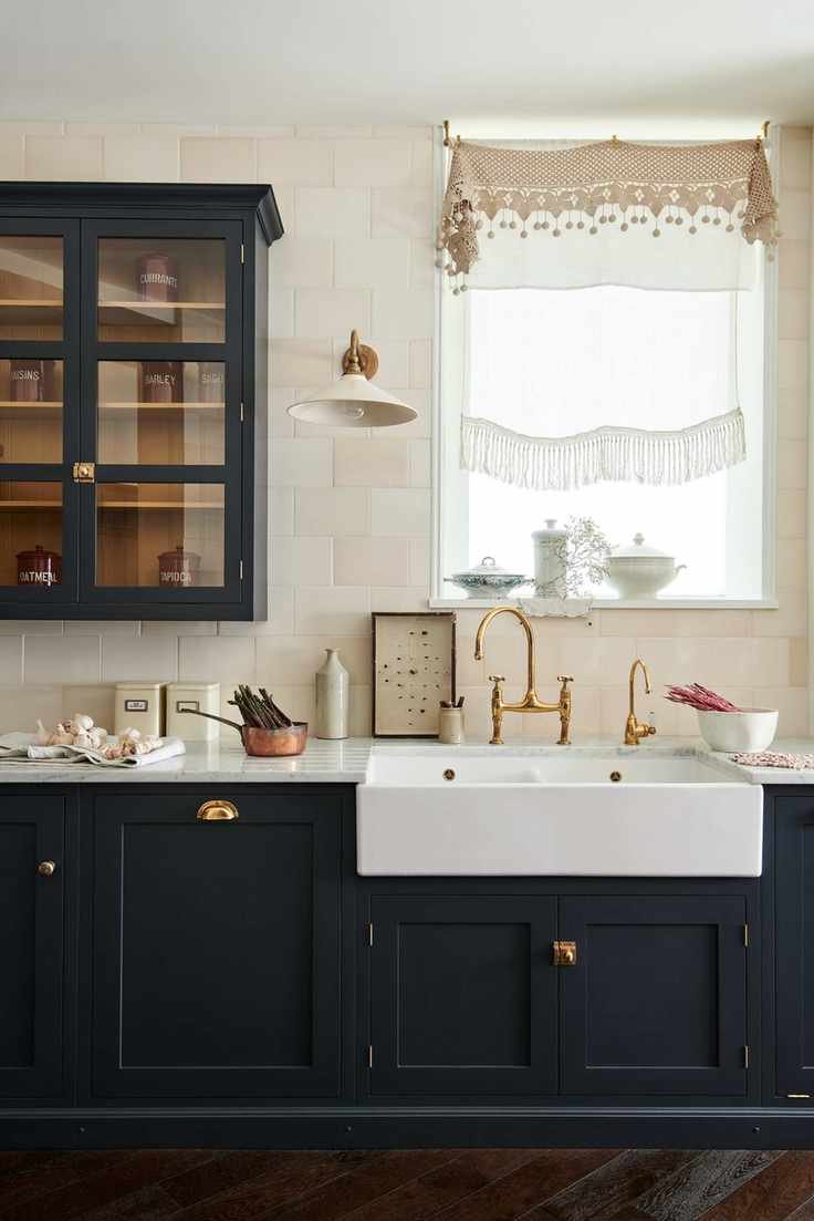 deVOL's shaker kitchen in a showroom