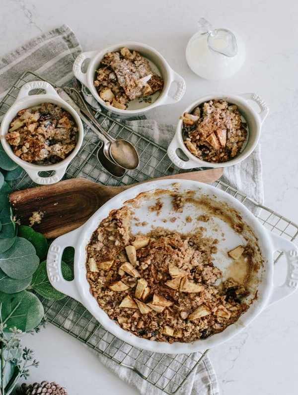 Delicious Apple Pie Baked Oatmeal That's Perfect for Mornings