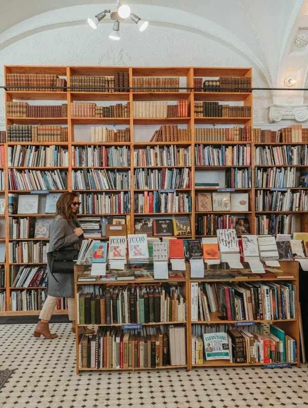 Woman browsing books in bookstore.