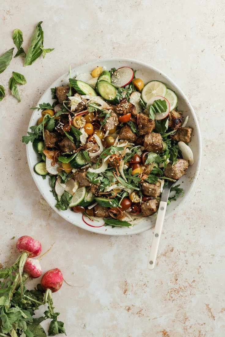This Delicious Farmers Market Steak Salad is a Must-Try