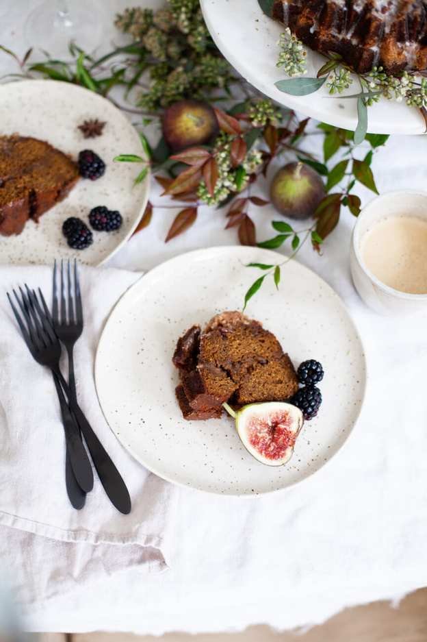 gingerbread bundt cake sliced