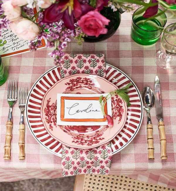 Dining table styling