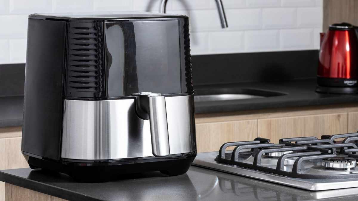 Vinegar Cleaning Hack for Your Air Fryer: Tips and Warnings