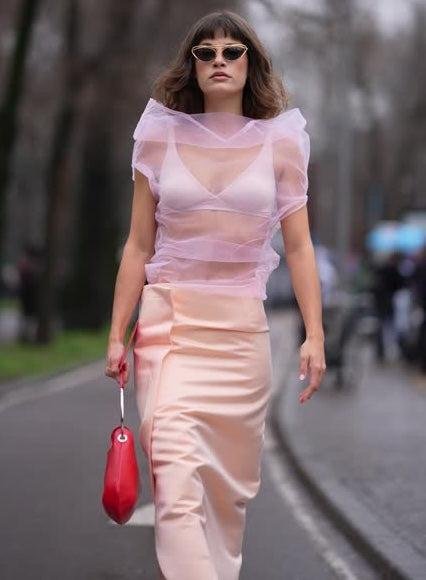 Visible Bra Trend: Bold Styles That Redefine Fashion Norms