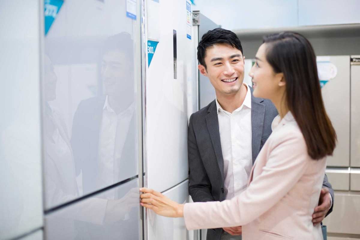 Spending Smart: Navigating Holiday Finances in 2023 and Beyond