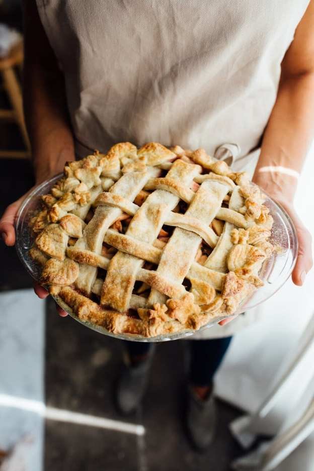 Thanksgiving's Delicious Apple Ginger Pie Recipe to Savor