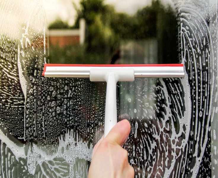 Why Cleaning Windows on Hot Days is a Bad Idea and What to Do Instead