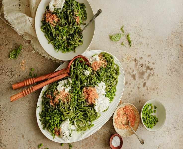 Savor This 5-Ingredient Green Veggie Pasta Sauce